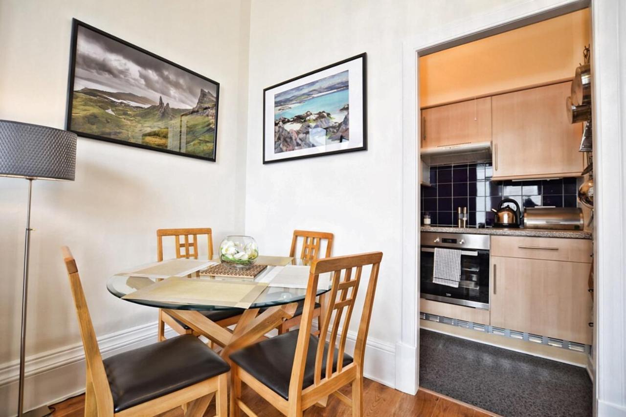 Cozy 2 Bedroom Apartment At Heart Of The Edinburgh Exterior foto